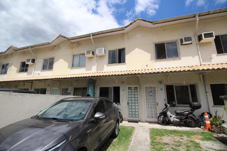 Casa de condomínio à venda com 70m², 2 quartos e 1 vagaFachada