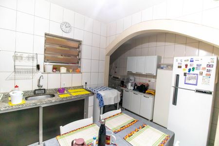 Casa à venda com 225m², 4 quartos e 1 vaga Casa à venda com 225m², 4 quartos e 1 vagaCasa 1 - Cozinha