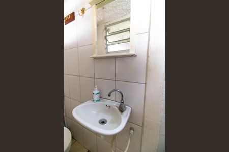Casa à venda com 225m², 4 quartos e 1 vaga Casa à venda com 225m², 4 quartos e 1 vagaBanheiro de Serviço