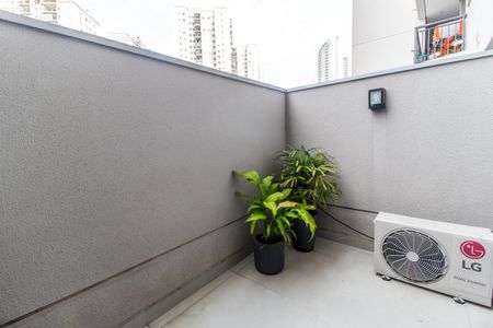 Varanda de apartamento à venda com 1 quarto, 56m² em Jardim Tupanci, Barueri