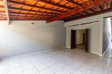 Casa à venda com 150m², 3 quartos e 2 vagas Casa à venda com 150m², 3 quartos e 2 vagasVaranda da Suíte