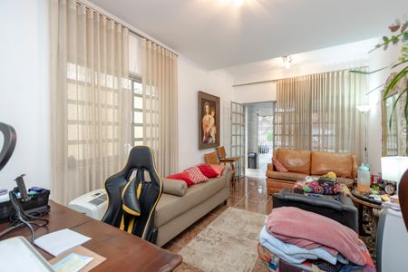 Casa à venda com 70m², 2 quartos e 2 vagasSala