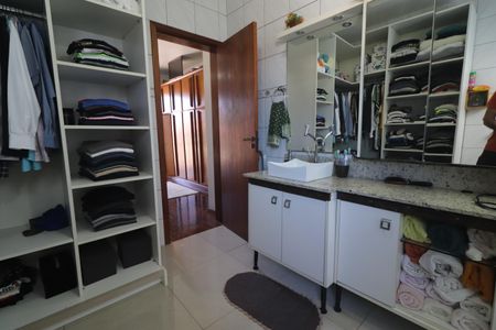 Casa à venda com 350m², 4 quartos e 2 vagasBanheiro da Suíte