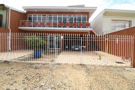Casa à venda com 252m², 3 quartos e 5 vagasFachada