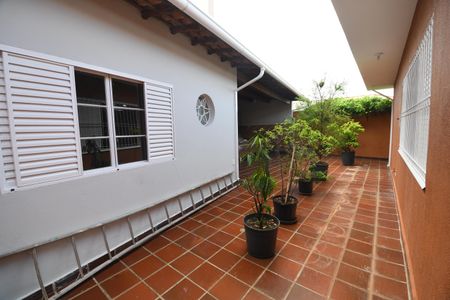 Casa à venda com 252m², 3 quartos e 5 vagasQuintal