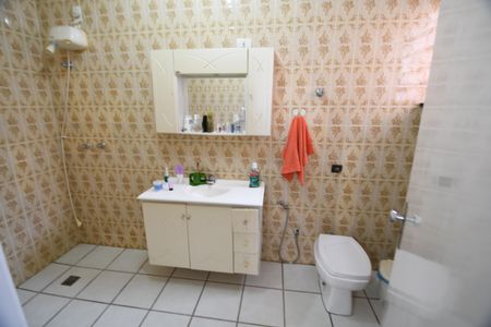 Casa à venda com 252m², 3 quartos e 5 vagasBanheiro da Suíte