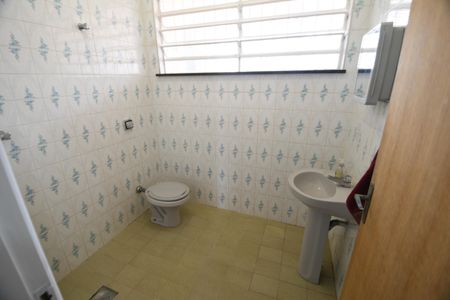 Casa à venda com 252m², 3 quartos e 5 vagasBanheiro 2