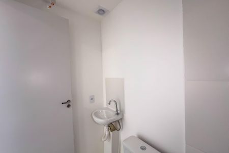 Banheiro de kitnet/studio para alugar com 1 quarto, 24m² em Chácara Inglesa, São Paulo