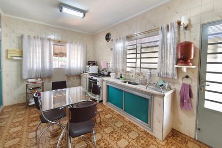 Casa à venda com 240m², 4 quartos e 6 vagas Casa à venda com 240m², 4 quartos e 6 vagasCozinha