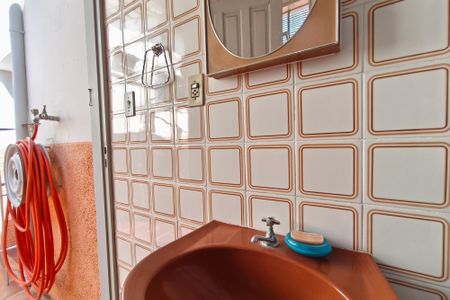Casa à venda com 240m², 4 quartos e 6 vagas Casa à venda com 240m², 4 quartos e 6 vagasBanheiro de serviço