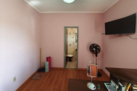 Casa à venda com 240m², 4 quartos e 6 vagas Casa à venda com 240m², 4 quartos e 6 vagasSuíte