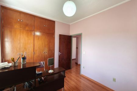 Casa à venda com 240m², 4 quartos e 6 vagas Casa à venda com 240m², 4 quartos e 6 vagasSuíte
