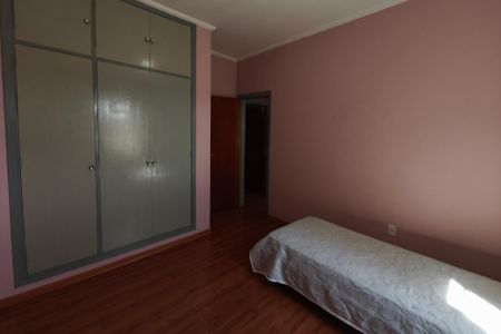 Casa à venda com 240m², 4 quartos e 6 vagas Casa à venda com 240m², 4 quartos e 6 vagasQuarto 1
