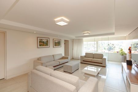 Casa à venda com 335m², 4 quartos e 3 vagasSala