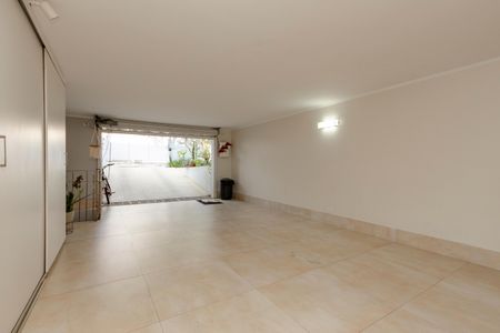 Casa à venda com 335m², 4 quartos e 3 vagas Casa à venda com 335m², 4 quartos e 3 vagasGaragem