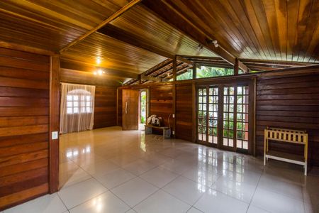 Sala de casa de condomínio para alugar com 4 quartos, 214m² em São Fernando Residencia, Barueri