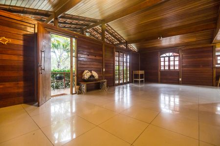 Casa para alugar com 214m², 4 quartos e 2 vagasSala