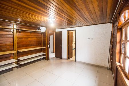 Casa para alugar com 214m², 4 quartos e 2 vagasSuíte