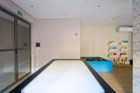Apartamento à venda com 76m², 2 quartos e 2 vagas Apartamento à venda com 76m², 2 quartos e 2 vagasÁrea comum - Brinquedoteca