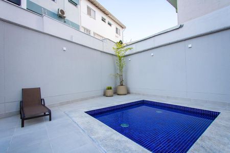 Apartamento à venda com 76m², 2 quartos e 2 vagas Apartamento à venda com 76m², 2 quartos e 2 vagasÁrea comum - Piscina
