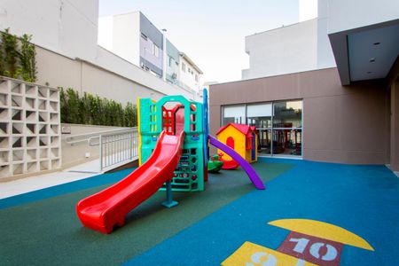 Apartamento à venda com 76m², 2 quartos e 2 vagas Apartamento à venda com 76m², 2 quartos e 2 vagasÁrea comum - Playground