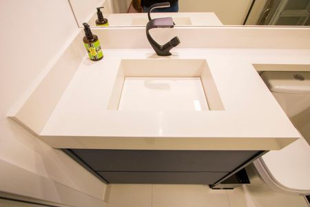 Apartamento à venda com 76m², 2 quartos e 2 vagas Apartamento à venda com 76m², 2 quartos e 2 vagasBanheiro da Suíte 2