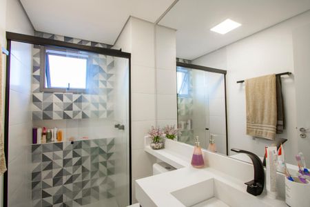 Apartamento à venda com 76m², 2 quartos e 2 vagas Apartamento à venda com 76m², 2 quartos e 2 vagasBanheiro da Suíte