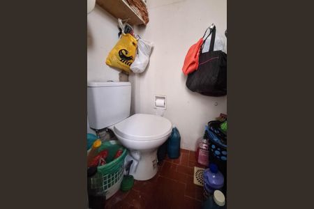 Apartamento à venda com 95m², 2 quartos e sem vaga Apartamento à venda com 95m², 2 quartos e sem vagaBanheiro de serviço