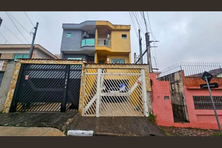 Casa à venda com 108m², 3 quartos e 3 vagas Casa à venda com 108m², 3 quartos e 3 vagasFachada