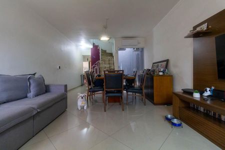 Casa à venda com 108m², 3 quartos e 3 vagas Casa à venda com 108m², 3 quartos e 3 vagasSala