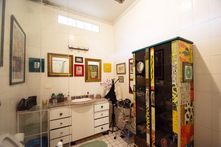 Casa à venda com 582m², 3 quartos e 3 vagasBanheiro 2