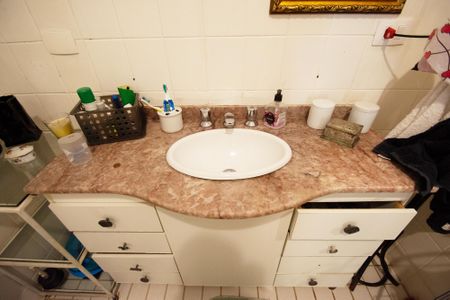 Casa à venda com 582m², 3 quartos e 3 vagasBanheiro 2