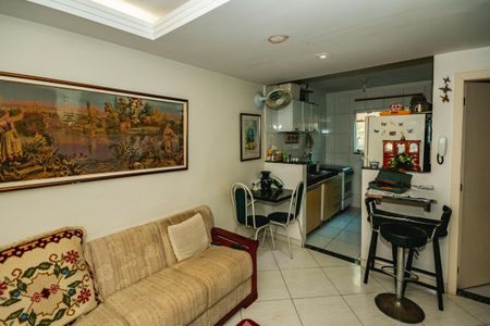 Sala de casa à venda com 2 quartos, 75m² em Céu Azul, Belo Horizonte