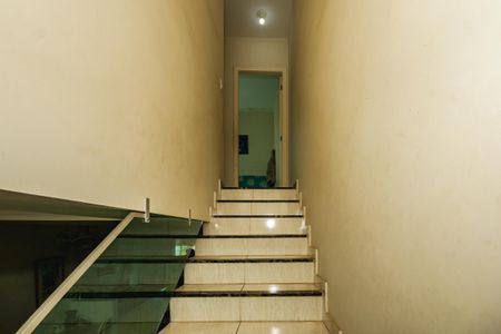 Casa à venda com 75m², 2 quartos e 1 vagaEscada