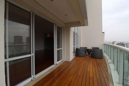 Varanda de apartamento à venda com 4 quartos, 352m² em Itaim Bibi, São Paulo