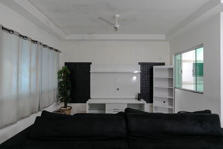 Sala de casa para alugar com 2 quartos, 150m² em Jardim Rubi, Mogi das Cruzes