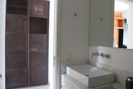 Banheiro de kitnet/studio para alugar com 1 quarto, 25m² em Perdizes, São Paulo