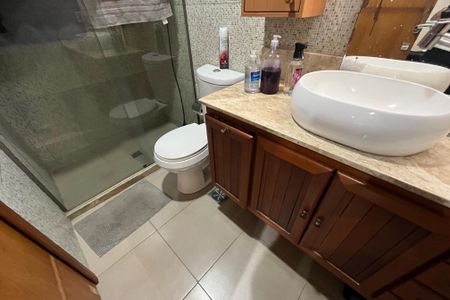 Apartamento à venda com 55m², 2 quartos e 1 vaga Apartamento à venda com 55m², 2 quartos e 1 vagaBanheiro