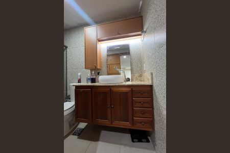 Apartamento à venda com 55m², 2 quartos e 1 vaga Apartamento à venda com 55m², 2 quartos e 1 vagaBanheiro