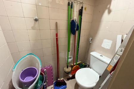 Apartamento à venda com 55m², 2 quartos e 1 vaga Apartamento à venda com 55m², 2 quartos e 1 vagaBanheiro de serviço