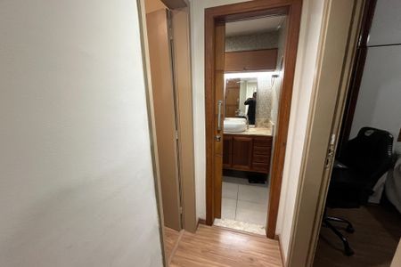 Corredor de apartamento à venda com 2 quartos, 55m² em Ilha do Governador, Rio de Janeiro