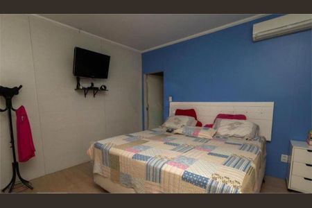 Casa à venda com 223m², 4 quartos e 4 vagas