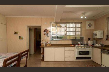 Casa à venda com 223m², 4 quartos e 4 vagas