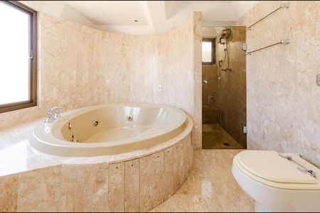 Apartamento à venda com 360m², 4 quartos e 2 vagasBanheiro da Suíte 1