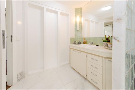 Apartamento à venda com 360m², 4 quartos e 2 vagasBanheiro social