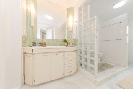 Apartamento à venda com 360m², 4 quartos e 2 vagasBanheiro social