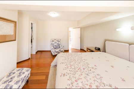 Apartamento à venda com 360m², 4 quartos e 2 vagasSuíte 1