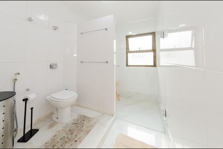 Apartamento à venda com 360m², 4 quartos e 2 vagasBanheiro social