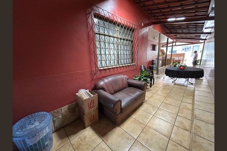 Casa para alugar com 315m², 4 quartos e 6 vagas Casa para alugar com 315m², 4 quartos e 6 vagasÁrea Externa