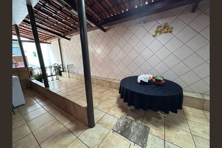 Casa para alugar com 315m², 4 quartos e 6 vagas Casa para alugar com 315m², 4 quartos e 6 vagasÁrea Externa